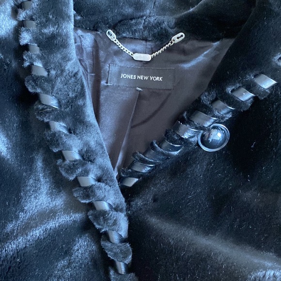 Oversized black faux fur jacket with hood - Picture 4 of 7